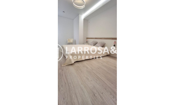 Herverkoop - Apartment - Torrevieja - Playa Acequion