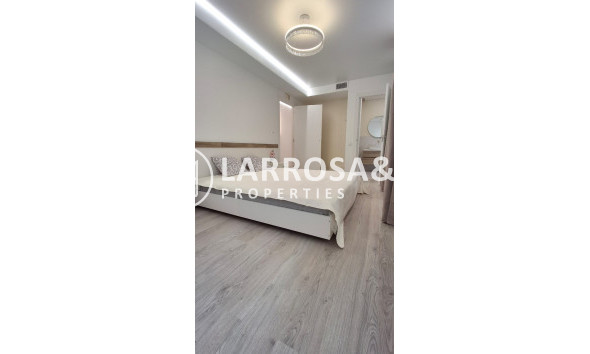 Herverkoop - Apartment - Torrevieja - Playa Acequion