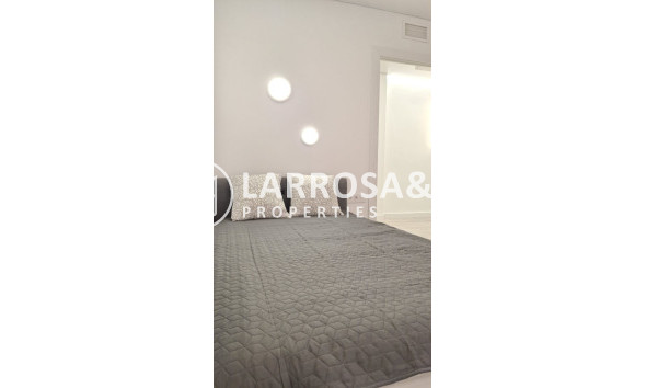 Herverkoop - Apartment - Torrevieja - Playa Acequion