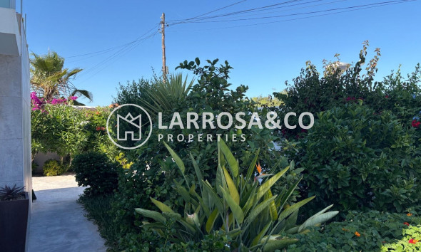 Resale - Detached House/Villa - Torrevieja - La Siesta - El Salado -  Torreta