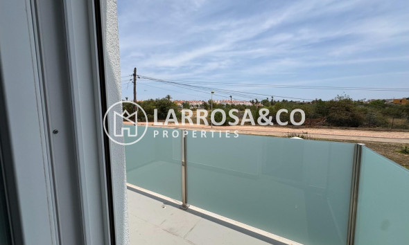 Resale - Detached House/Villa - Torrevieja - La Siesta - El Salado -  Torreta