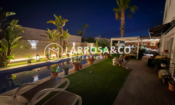 Resale - Detached House/Villa - Torrevieja - La Siesta - El Salado -  Torreta