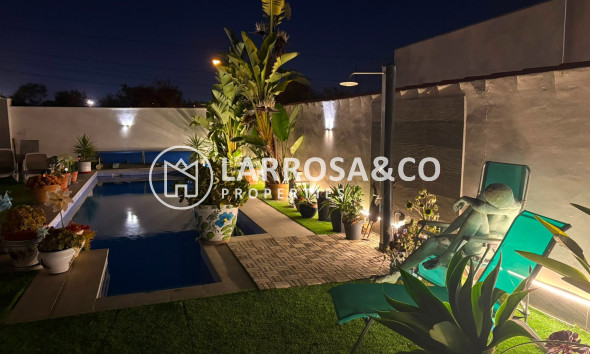 Resale - Detached House/Villa - Torrevieja - La Siesta - El Salado -  Torreta