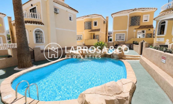 Resale - Detached House/Villa - Villamartin - Costa Blanca