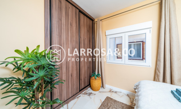 Resale - Apartment - El Chaparral - Costa Blanca