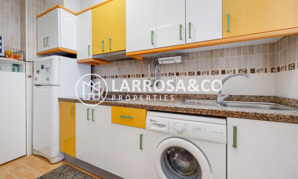 Resale - Apartment - Torrevieja - Playa del Acequión