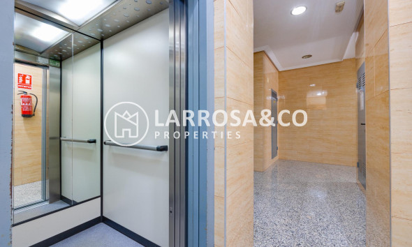 Resale - Apartment - Torrevieja - Playa del Acequión