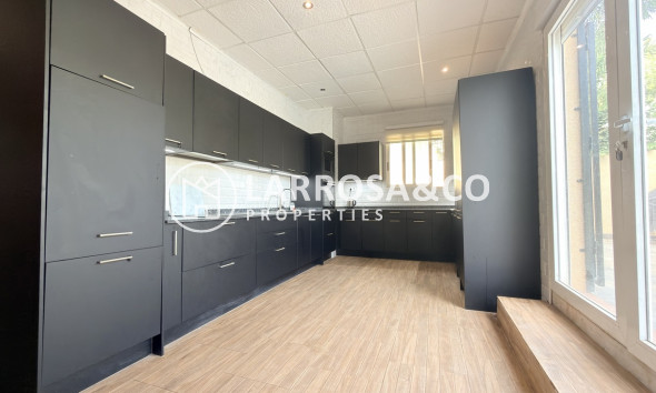 Resale - Detached House/Villa - Villamartin - Costa Blanca