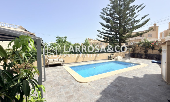 Resale - Detached House/Villa - Villamartin - Costa Blanca