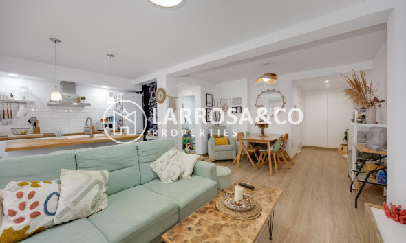 Resale - Apartment - Torrevieja - Playa de los Naufragos