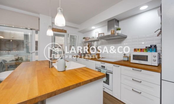 Resale - Apartment - Torrevieja - Playa de los Naufragos