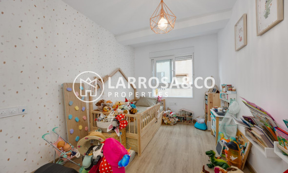 Resale - Apartment - Torrevieja - Playa de los Naufragos