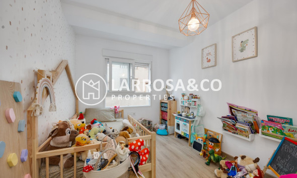 Resale - Apartment - Torrevieja - Playa de los Naufragos