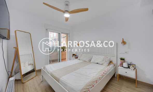 Resale - Apartment - Torrevieja - Playa de los Naufragos