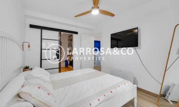 Resale - Apartment - Torrevieja - Playa de los Naufragos