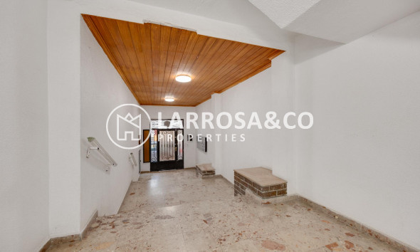 Resale - Apartment - Torrevieja - Playa de los Naufragos