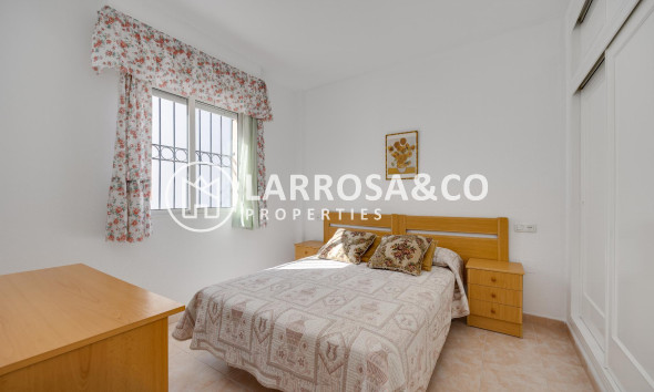 Resale - Bungalow - Torrevieja - Playa de los Naufragos