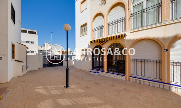 Resale - Bungalow - Torrevieja - Playa de los Naufragos