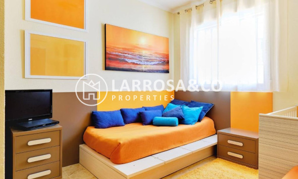 Resale - Apartment - Orihuela costa - Campoamor