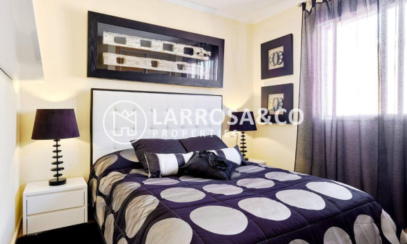 Resale - Apartment - Orihuela costa - Campoamor