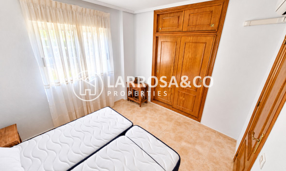 Resale - Apartment - Villamartin - Costa Blanca