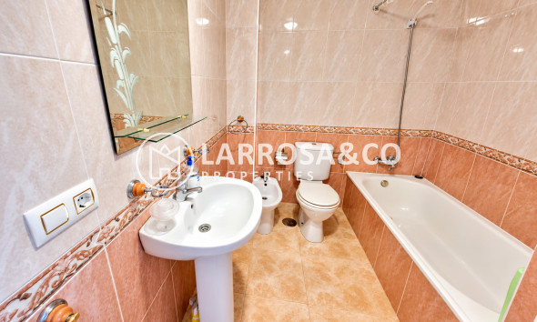 Resale - Apartment - Villamartin - Costa Blanca