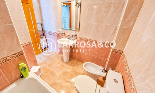 Resale - Apartment - Villamartin - Costa Blanca