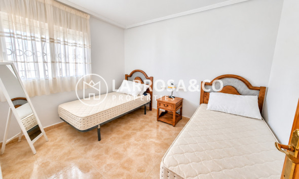 Resale - Apartment - Villamartin - Costa Blanca