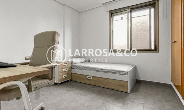 Resale - Semi-detached house - Pilar de la Horadada - Costa Blanca