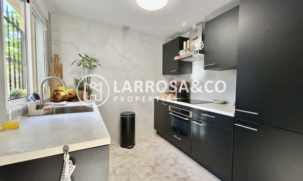 Resale - Detached House/Villa - Villamartin - Costa Blanca