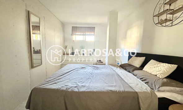 Resale - Detached House/Villa - Villamartin - Costa Blanca