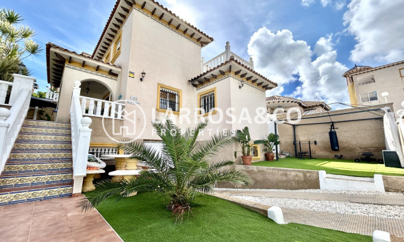 Resale - Detached House/Villa - Villamartin - Costa Blanca
